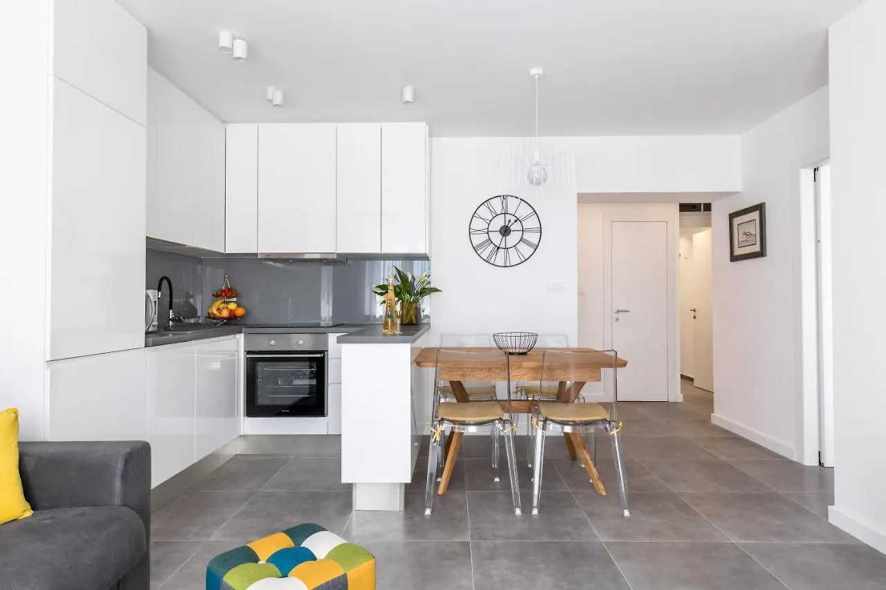 Down Town Apartment Split